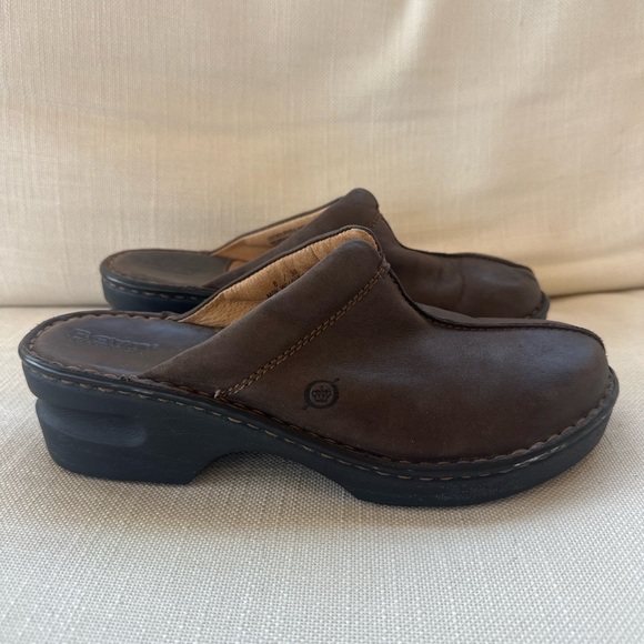 Børn Leather Slip-On Clogs — Women’s 8 - Picture 2 of 10